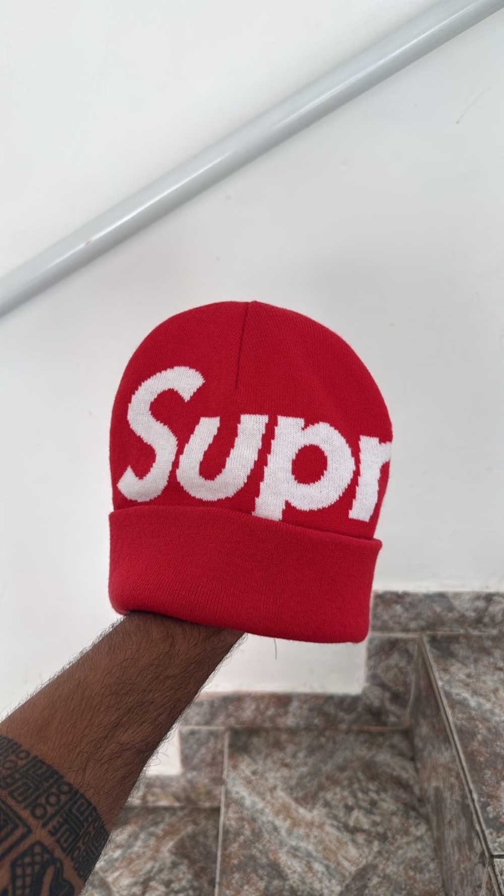 Touca Supreme Big Logo Red FW25-W18 — Único, Novo