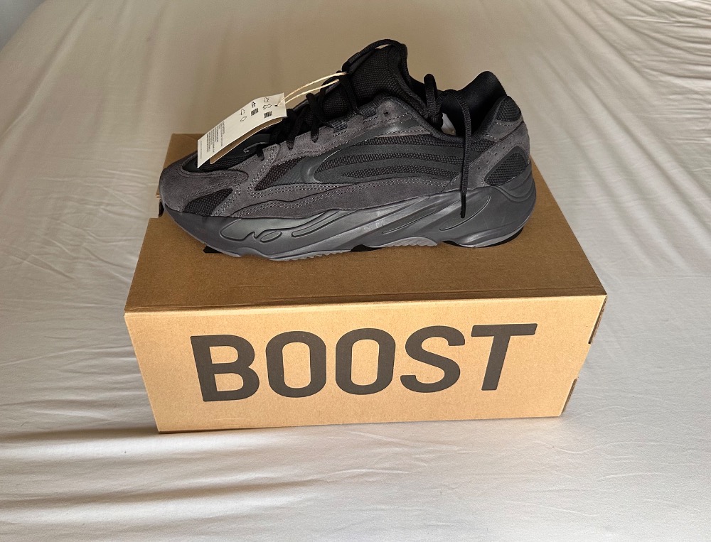 Yeezy 700 v2 Vanta