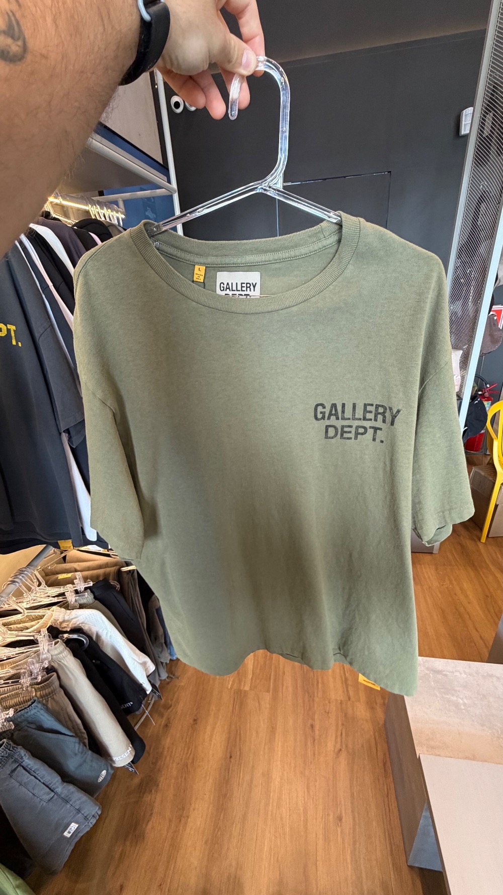 Camiseta Gallery Dept. Souvenir Olive — G, Novo