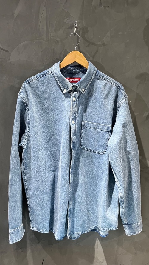 Camisa Supreme Appliqué Denim Indigo FW25-W18 — G, Novo