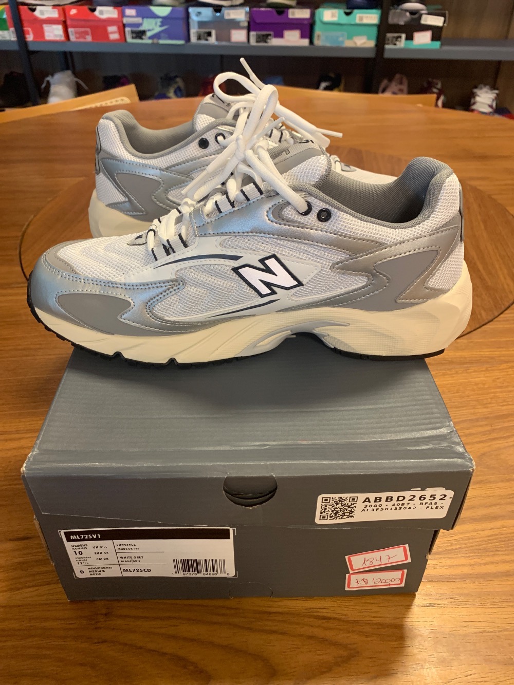 New Balance 725 Metallic Silver Slate Grey