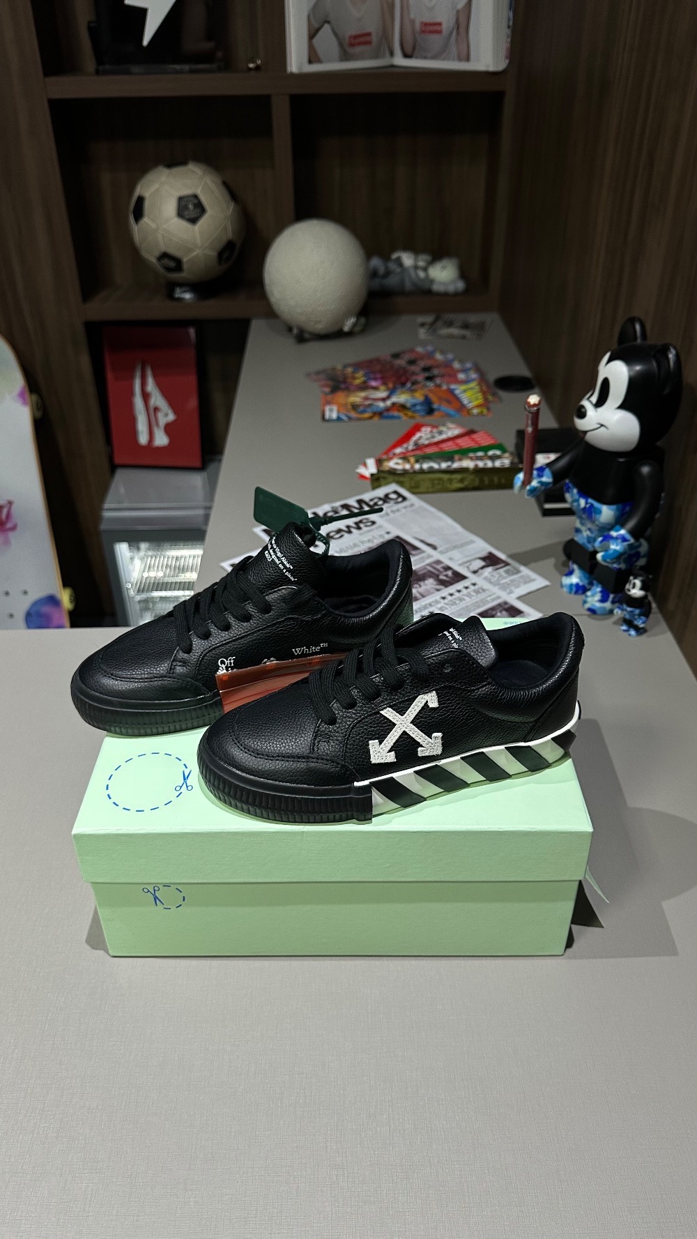 Off-White Low Vulcanized Leather Black White — 33, Novo
