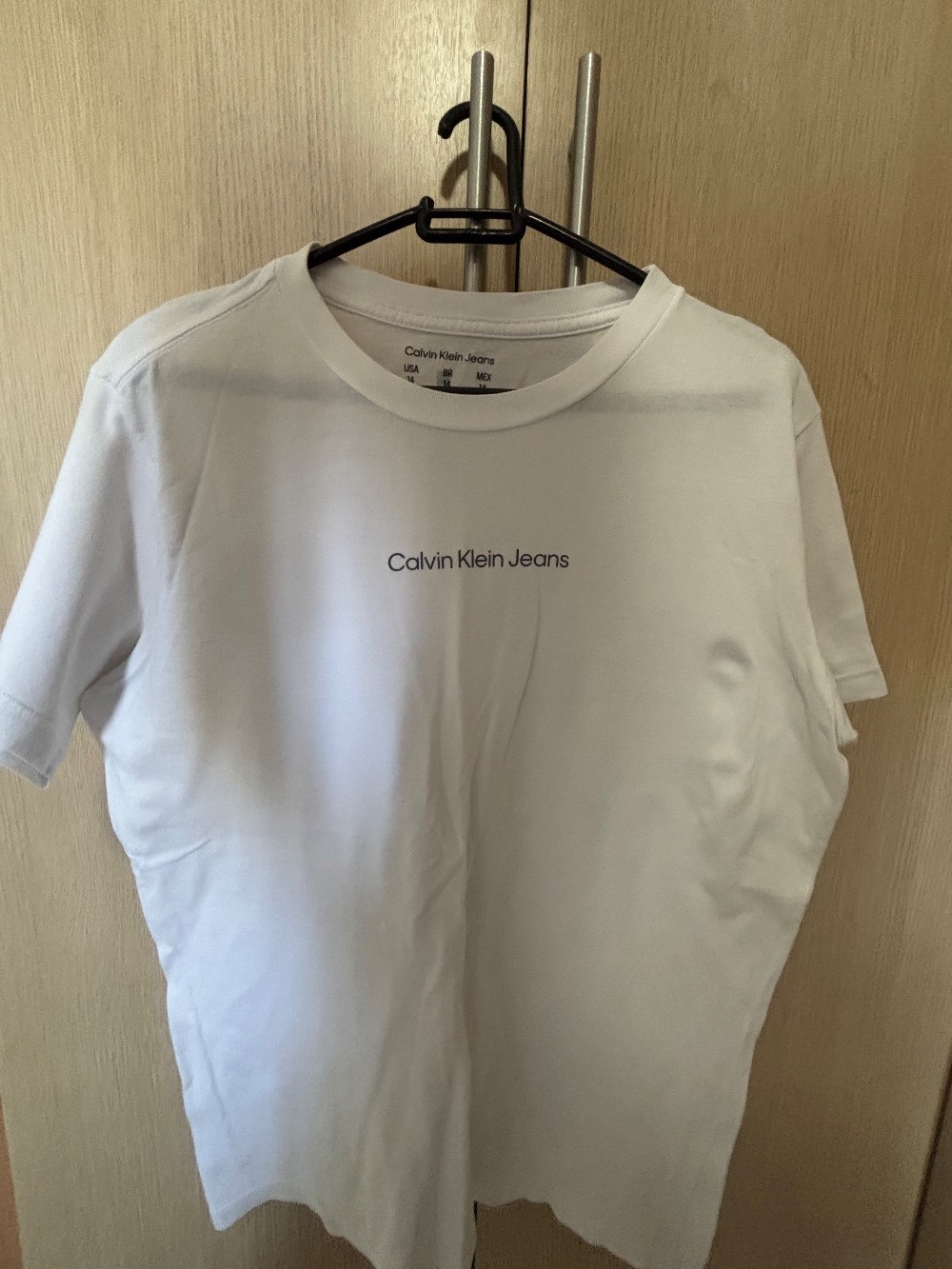 Camiseta Calvin Klein Branca com Logo Centralizada