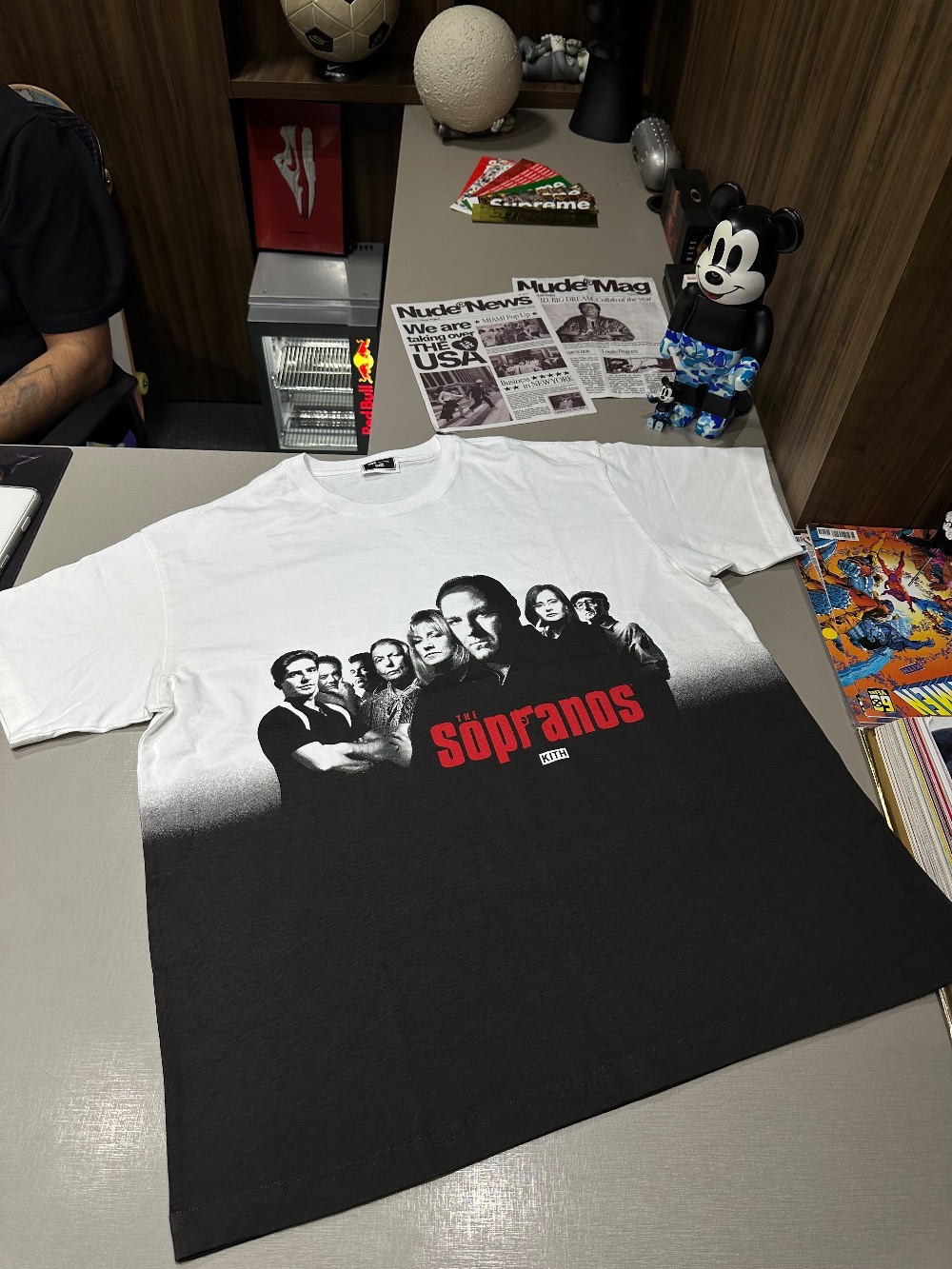 Camiseta Kith For The Sopranos Ombre Poster Vintage White — G, Novo