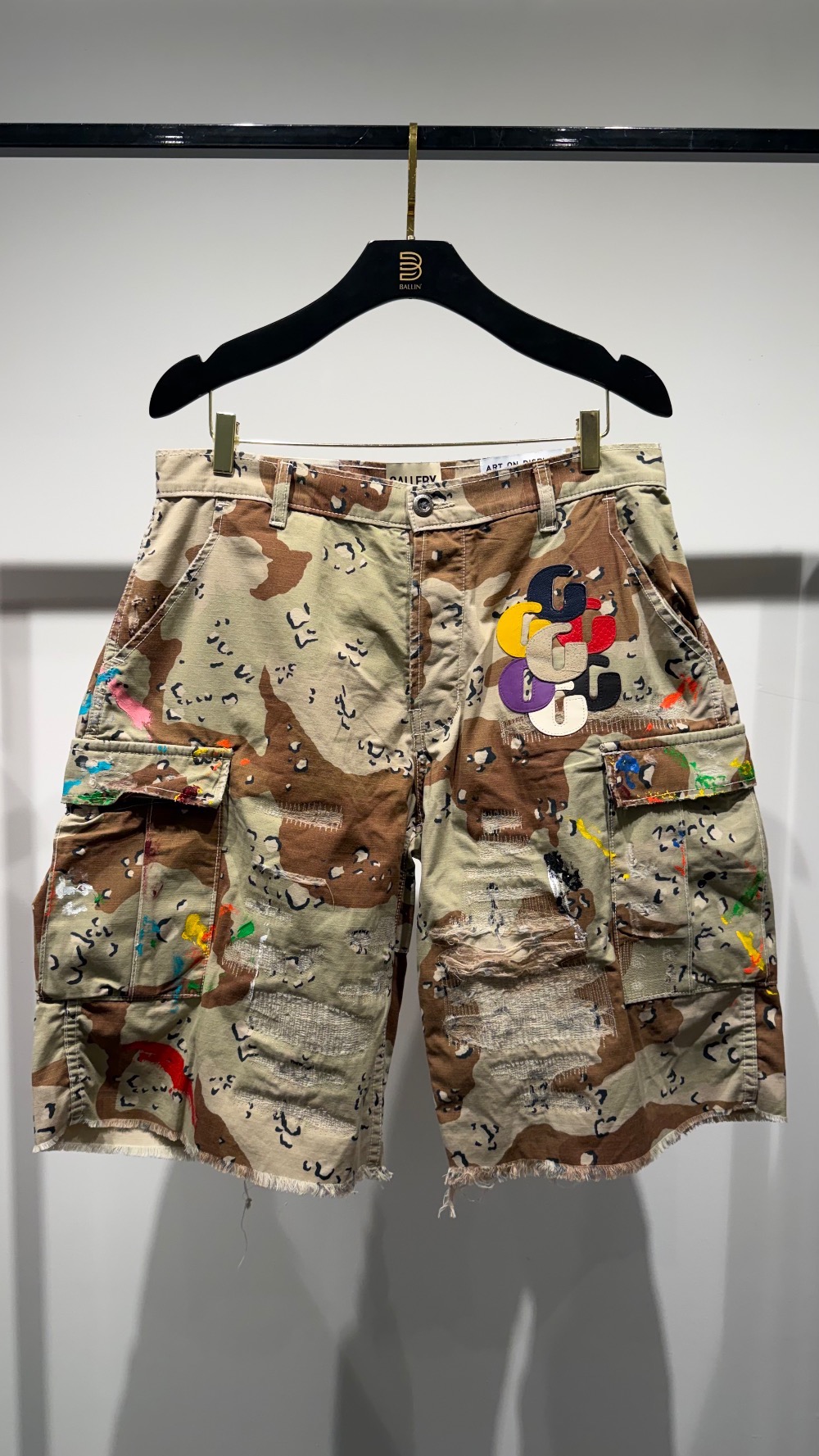Bermuda Gallery Dept. Kenzie Chocolate Chip Camo — 44, Novo