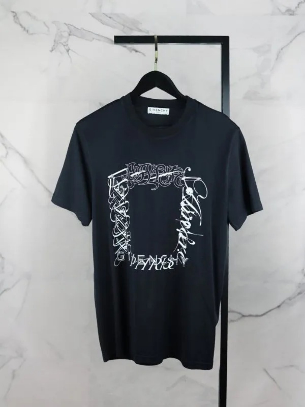 Camiseta Givenchy Calligraphic Logo Preto