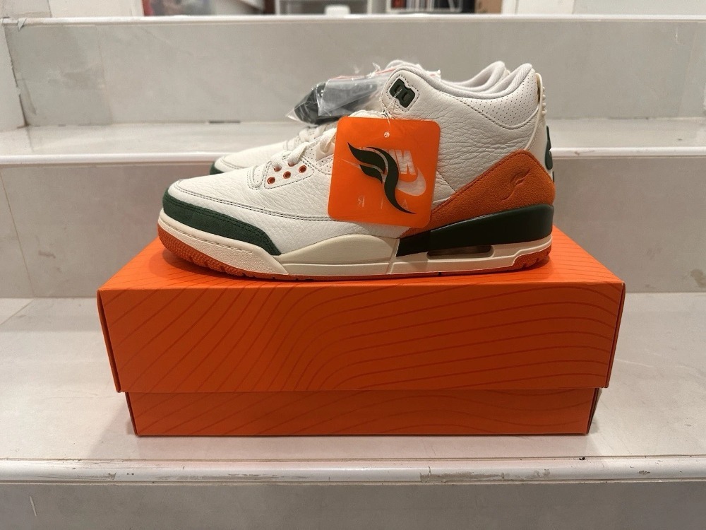 SoleFly x Air Jordan 3 Miami — 40, Novo