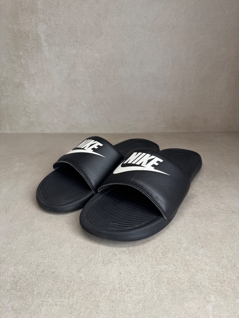 Nike Victori One Black White