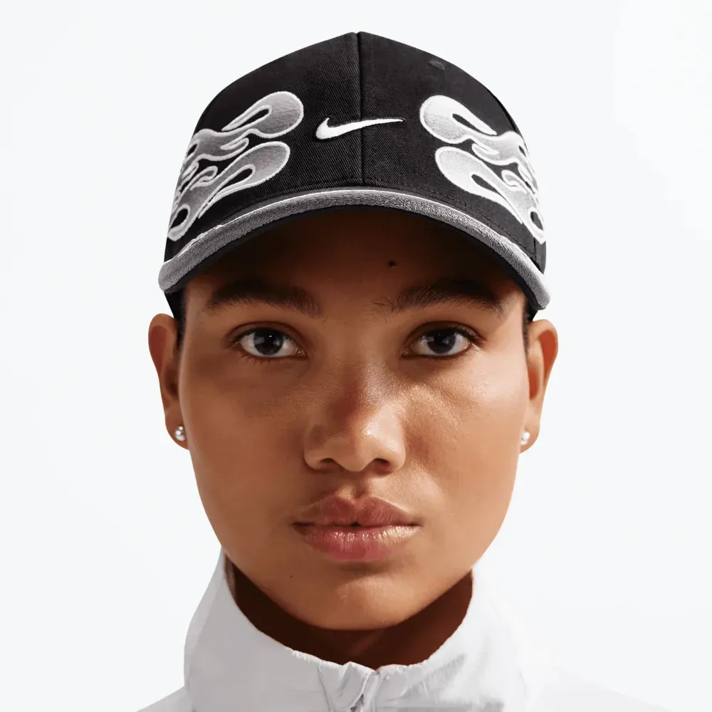 Boné Nike Club Structured OG Flame Black Silver - Droper