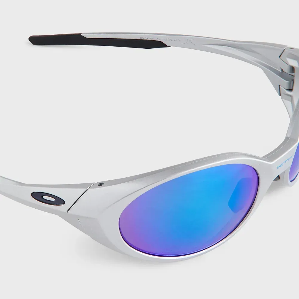 Kith x Oakley Eye Jacket Redux Silver - Droper