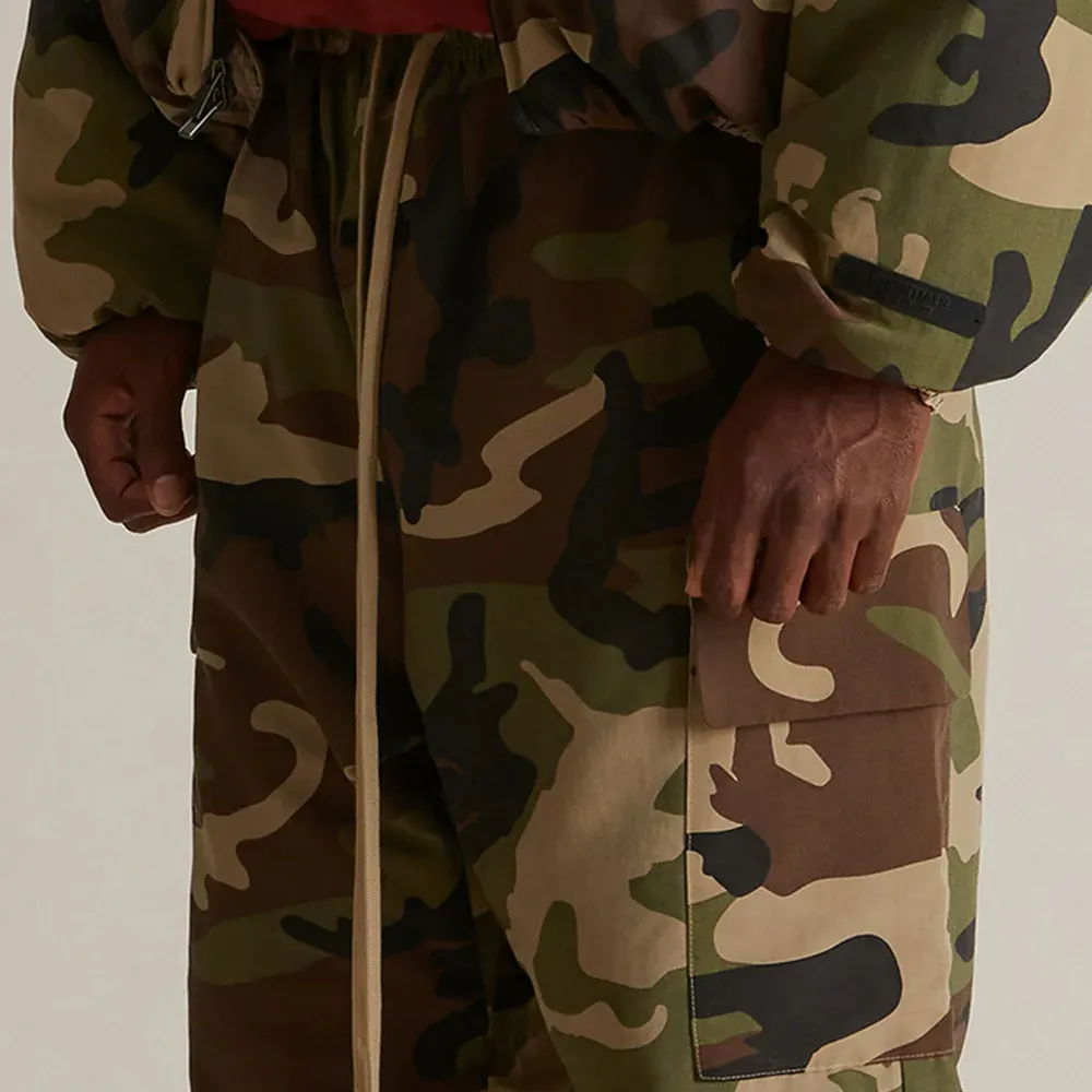 Jaqueta Fear of God Essentials Military Hooded Woodland Camo - Droper