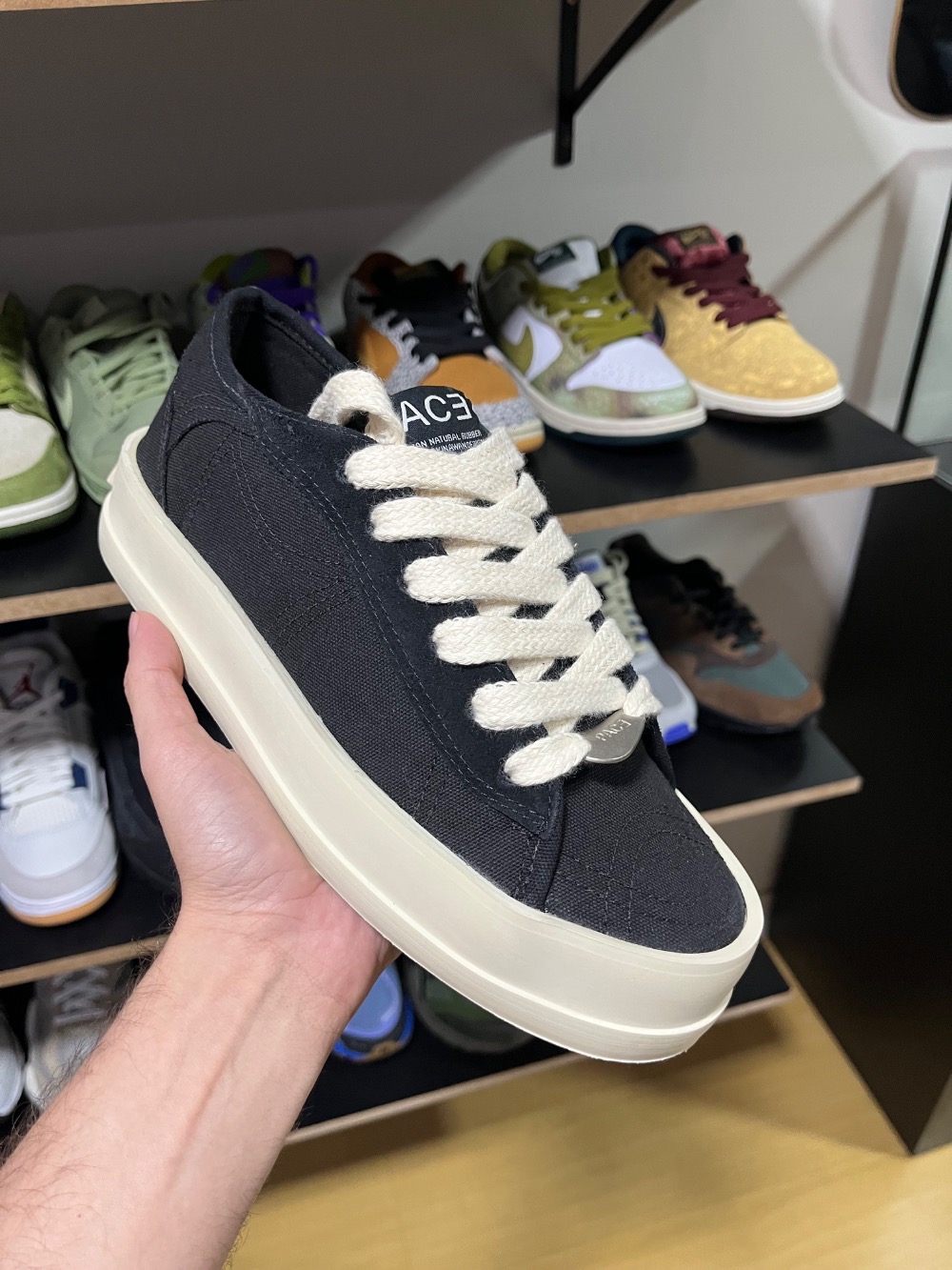 Pace BR-01 V2 Canvas Low Light Black — 35, Novo