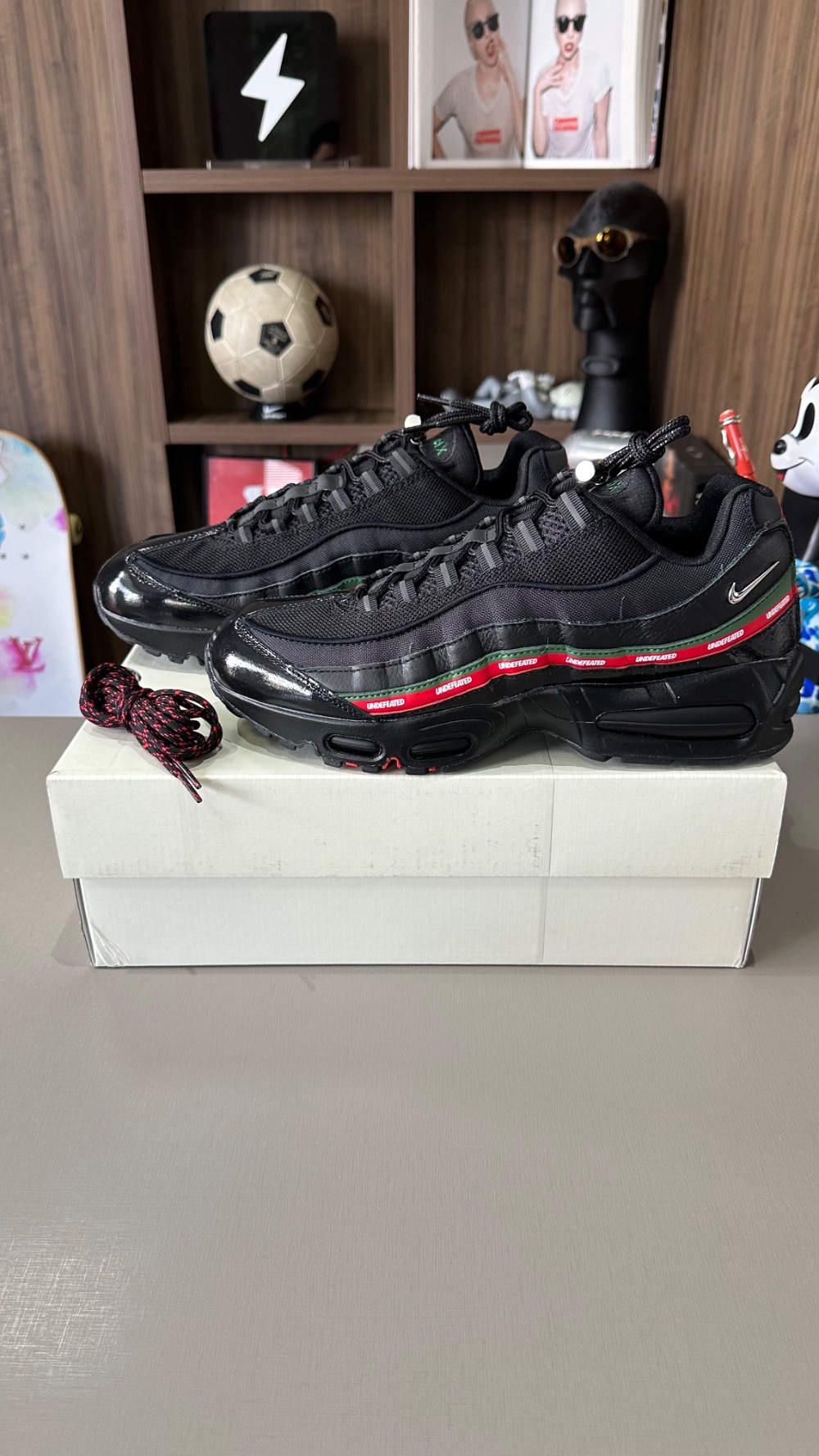 Undefeated x Nike Air Max 95 Black — 43, Novo