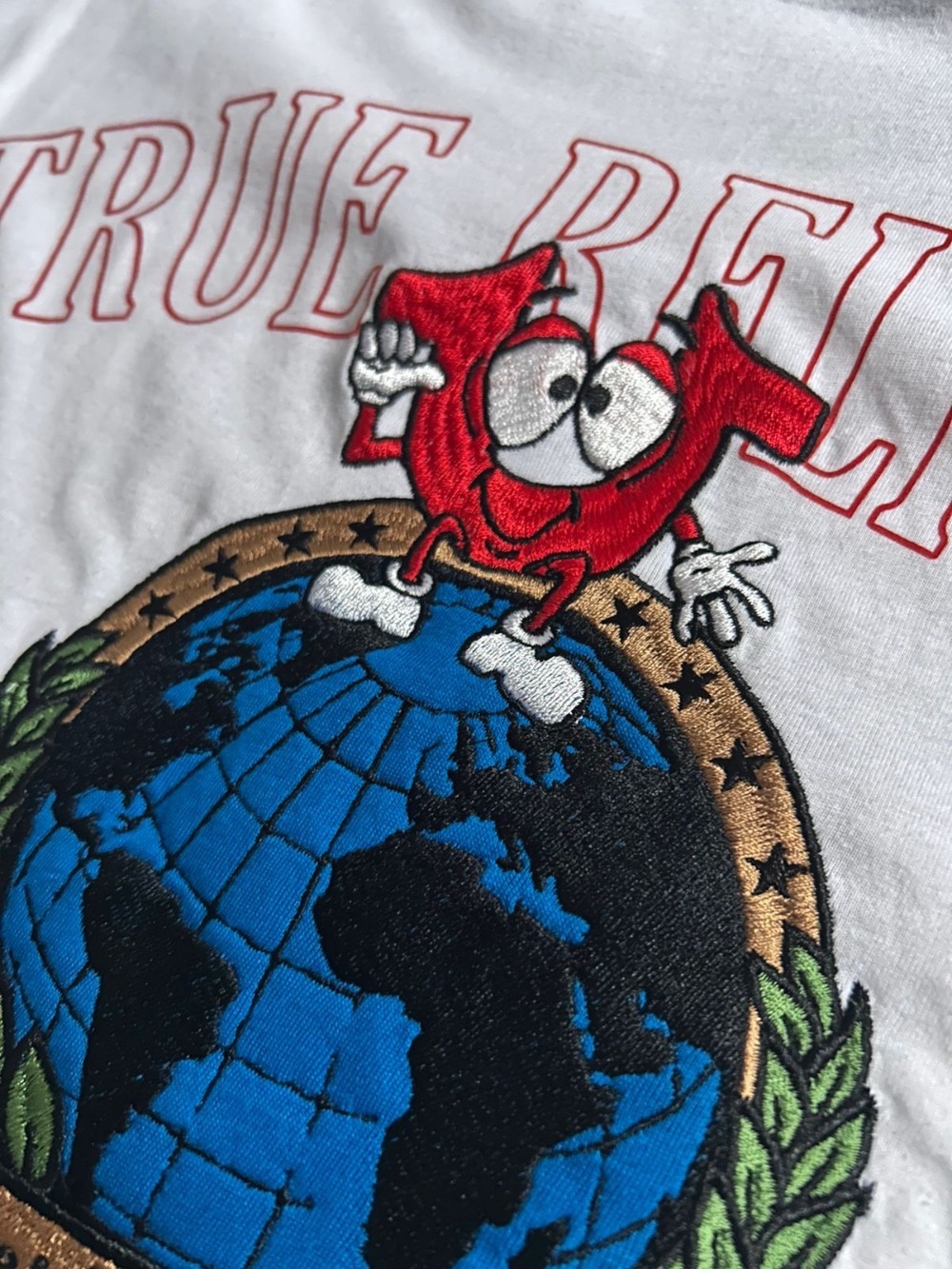 Camiseta True Religion Detalhes em bordado