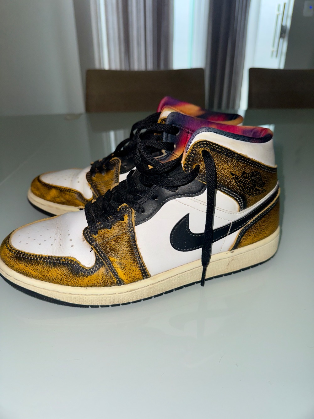Air Jordan 1 Mid SE Wear Away Taxi — 41, Usado
