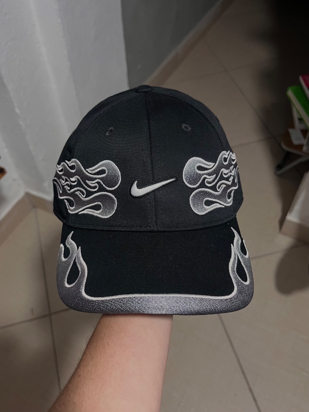 Boné Nike Club Structured OG Flame Black Silver — P / G / Único, Novo