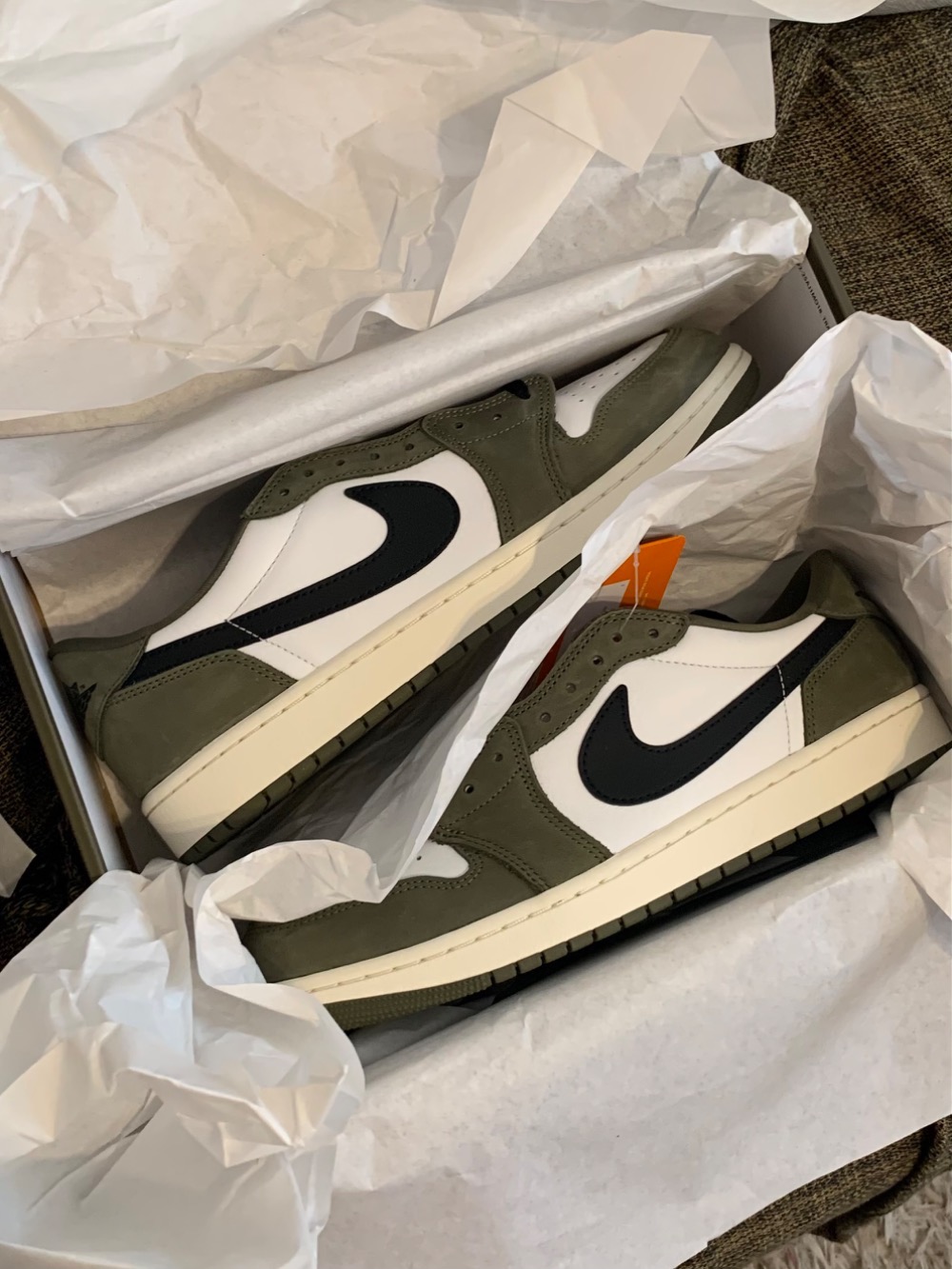 Air Jordan 1 Low OG Medium Olive — 37, Novo