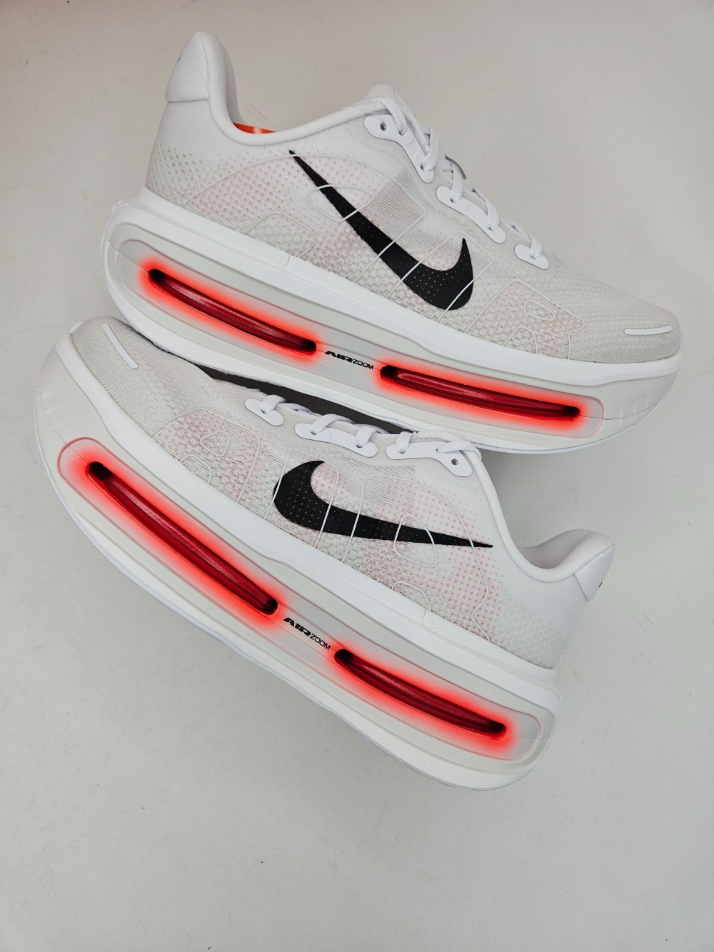 Nike Vomero Premium White Bright Crimson — 42.5, Novo