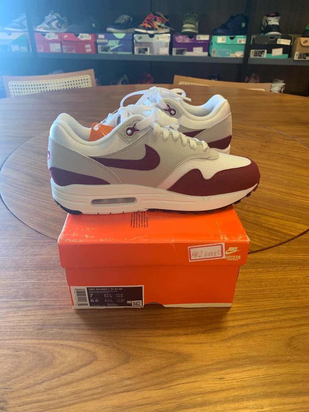 Stranger Things x Nike Air Max 1 '87 Steve Harrington — 38, Novo
