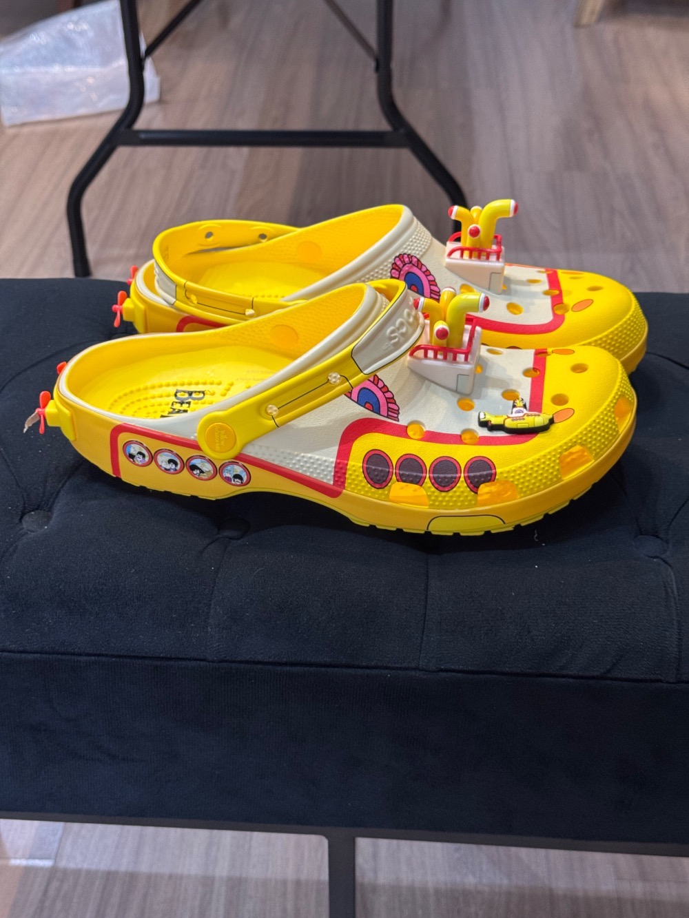 The Beatles x Crocs Classic Clog Yellow Submarine — 43, Novo