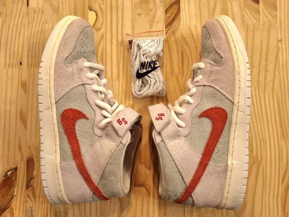 Nike SB Dunk Mid White Widow