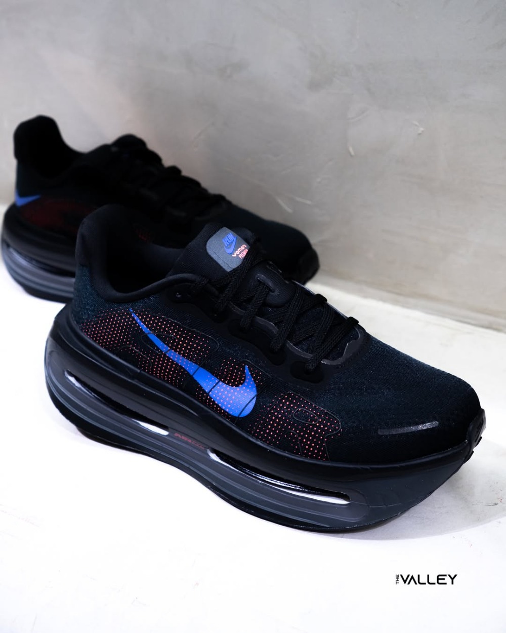 Nike Vomero Premium Black Sapphire — 34, Novo