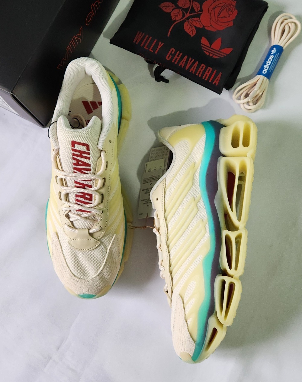Willy Chavarria x adidas Megaride AG Cream White Warm Vanilla Power Red — 42, Novo
