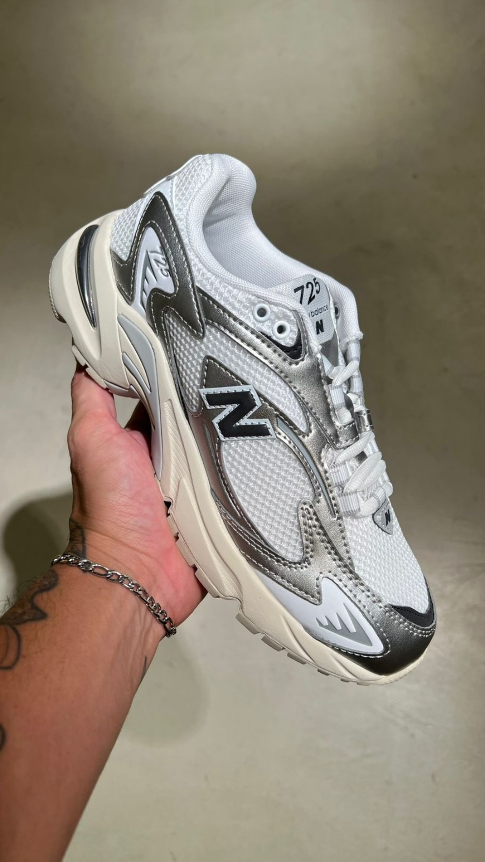 New Balance 725 Metallic Silver Slate Grey