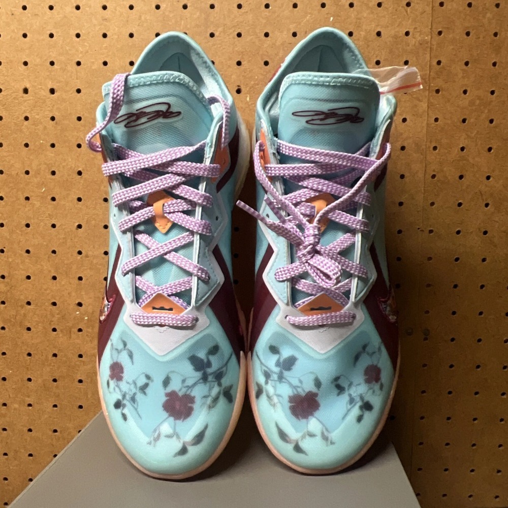 Nike LeBron 18 Low Daughters — 43.5, Novo