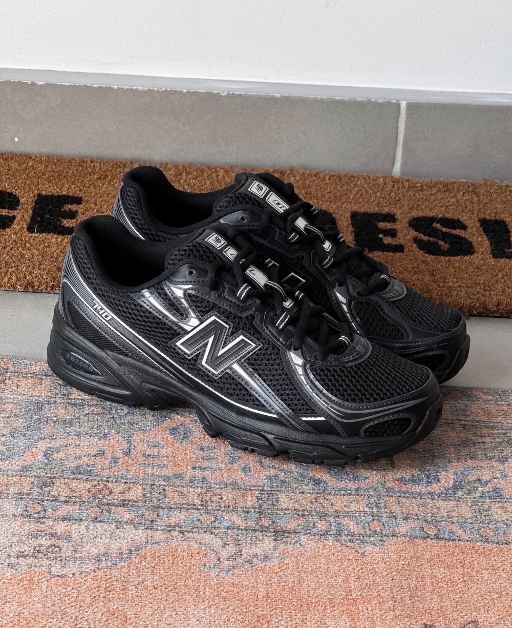 New Balance 740 Black Metallic — 42, Novo