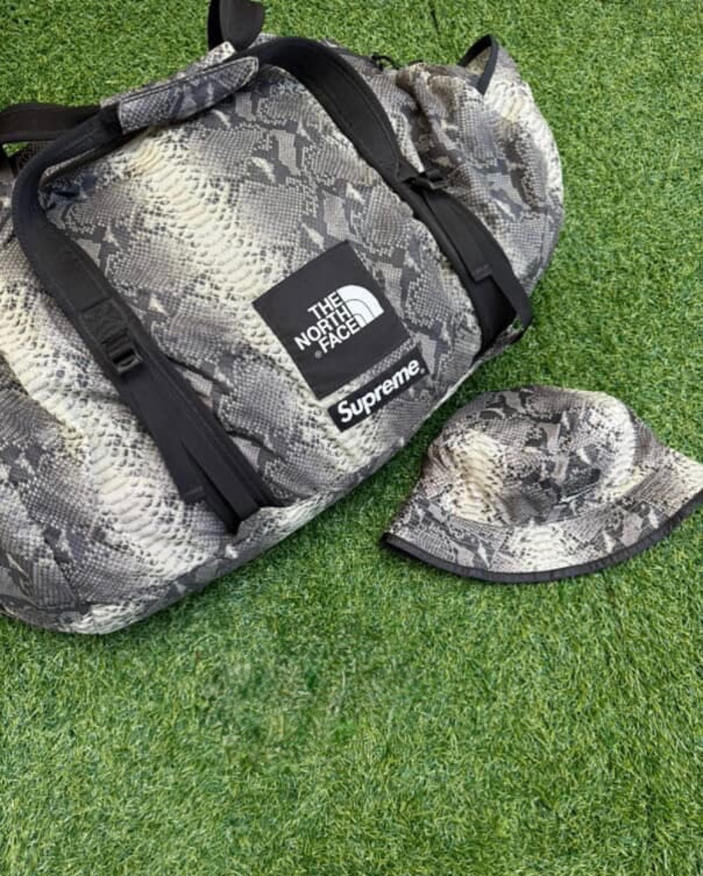 The North Face x Supreme Bolsa Duffle Snakeskin Flyweight Black — único, Usado