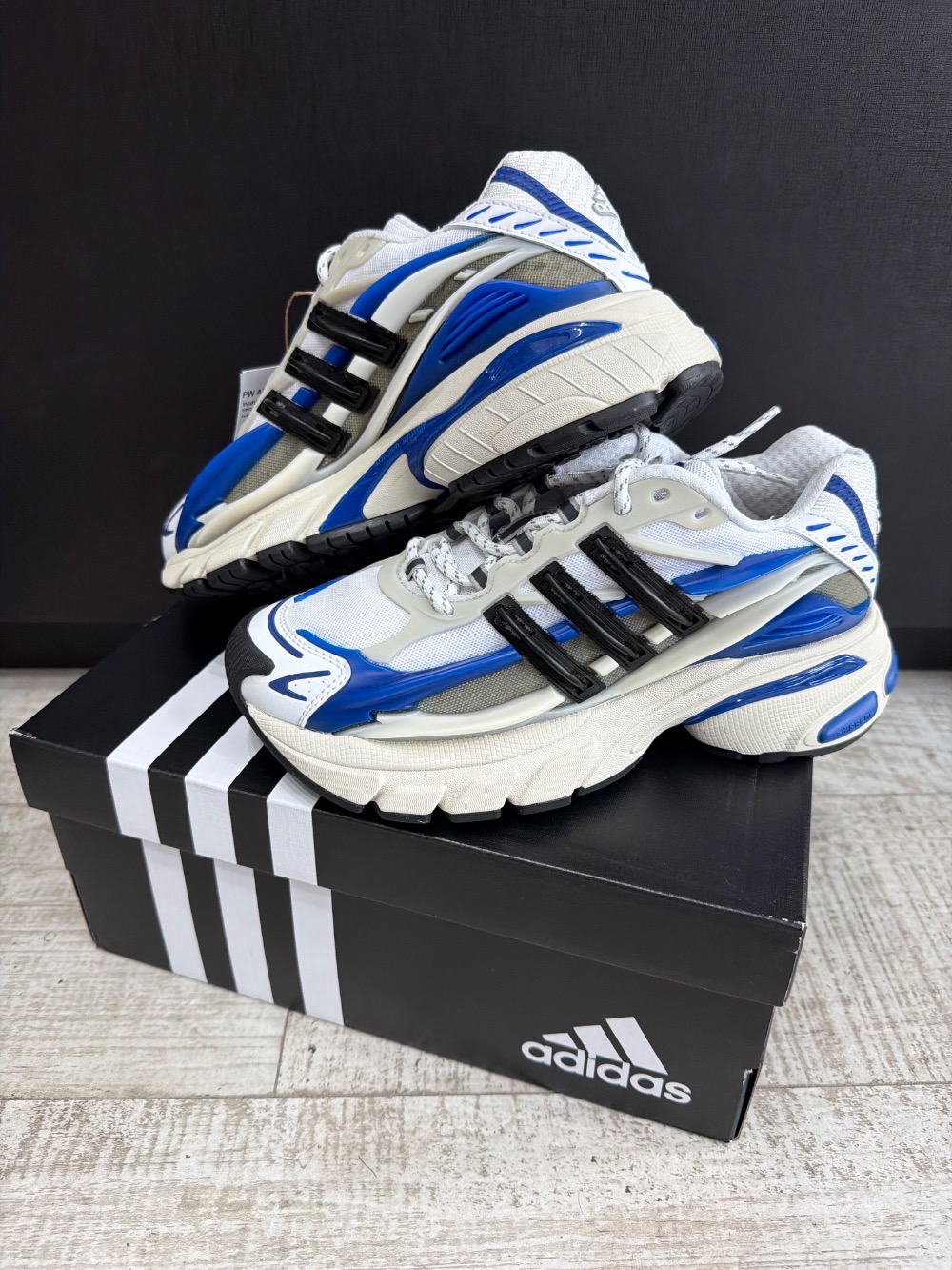 Pharrell Williams x adidas Adistar Jellyfish Focus Olive Core Black Royal — 38, Novo