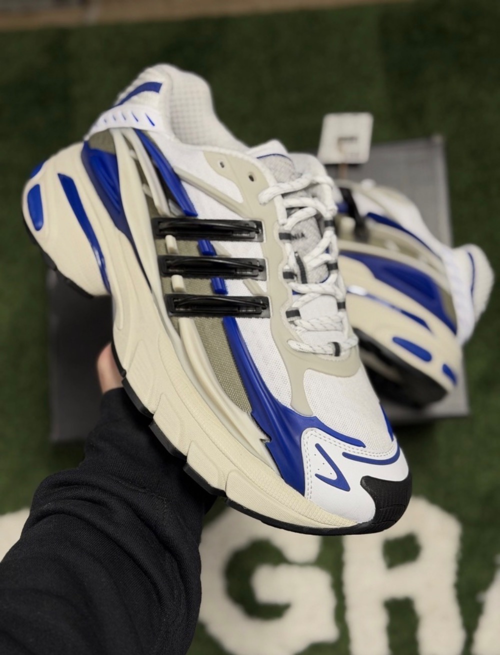 Pharrell Williams x adidas Adistar Jellyfish Focus Olive Core Black Royal — 35, Novo