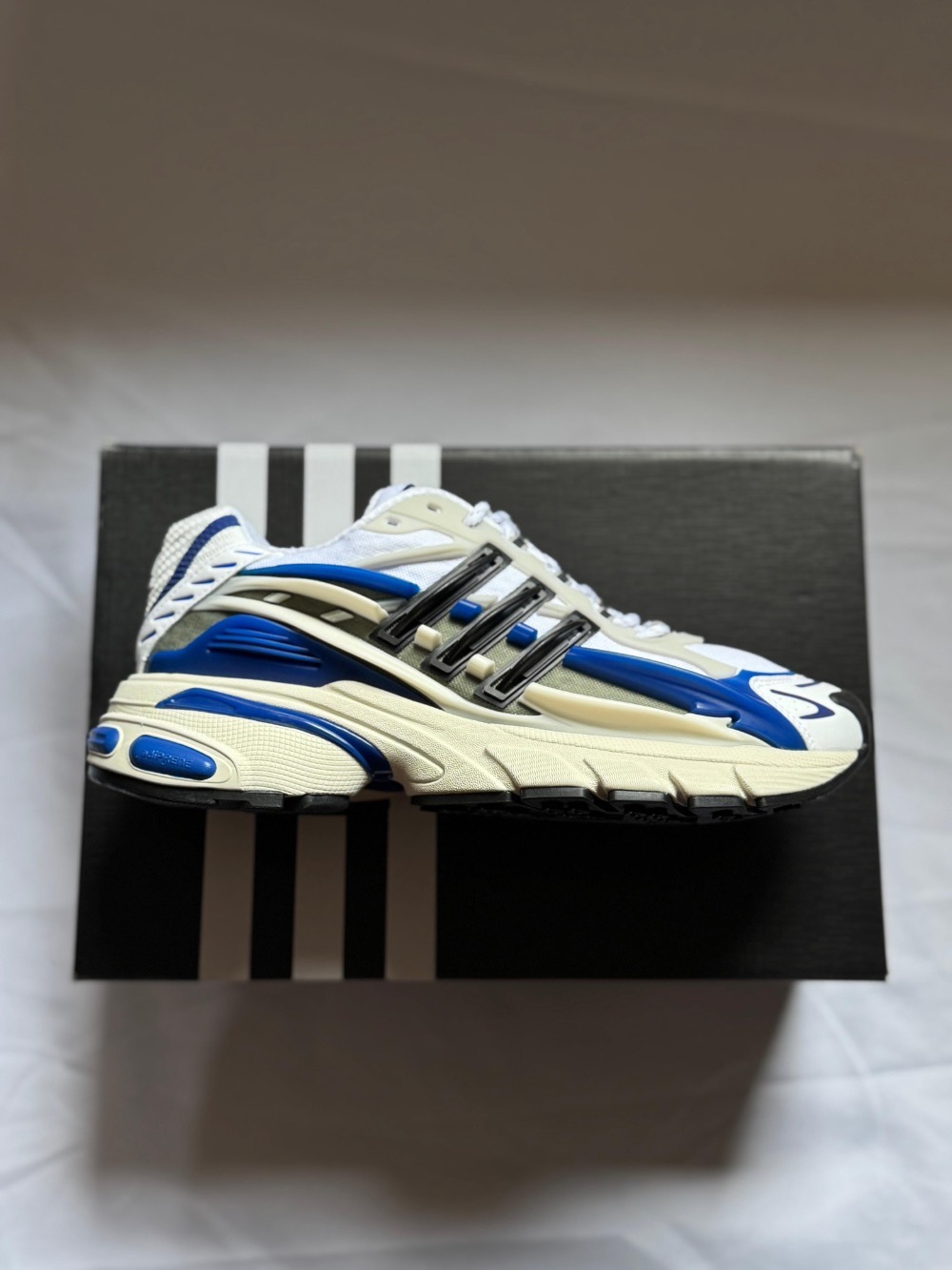 Pharrell Williams x adidas Adistar Jellyfish Focus Olive Core Black Royal — 42, Novo