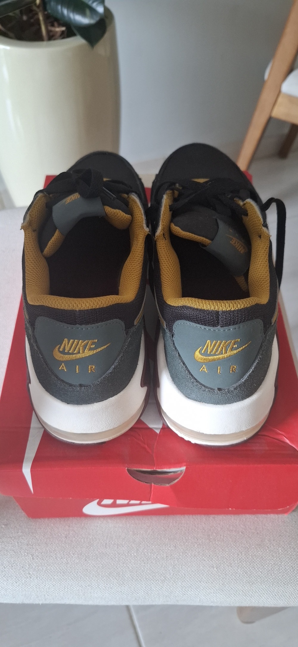 Nike Air Max Excee Black Vintage Green Dark Team Red Bronzine