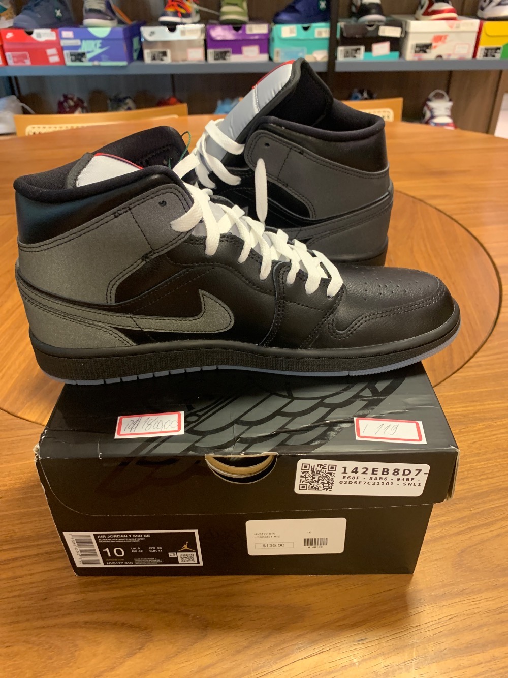 Air Jordan Mid Black Silver Metallic University Red — 42, Novo