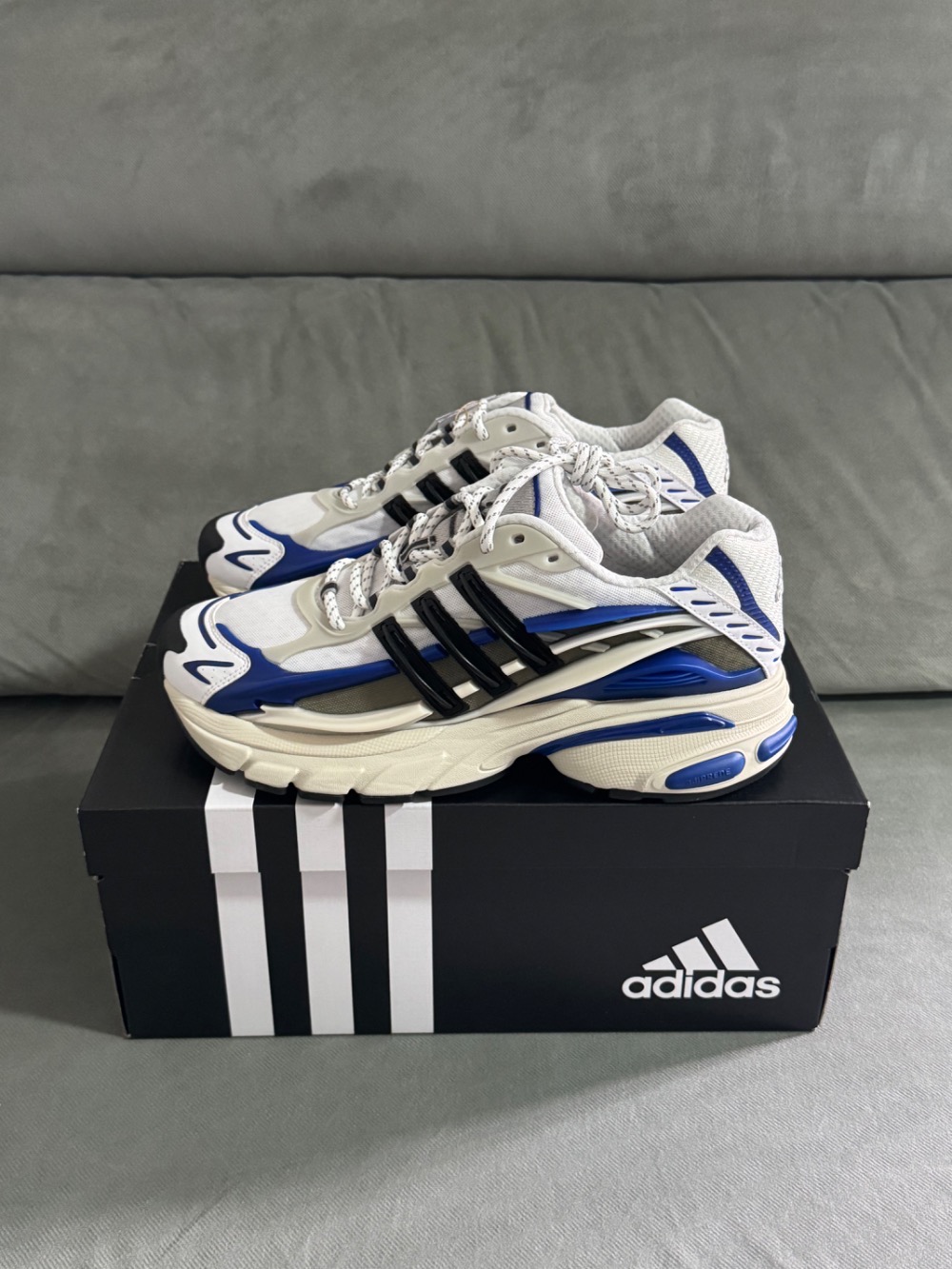 Pharrell Williams x adidas Adistar Jellyfish Focus Olive Core Black Royal — 46, Novo