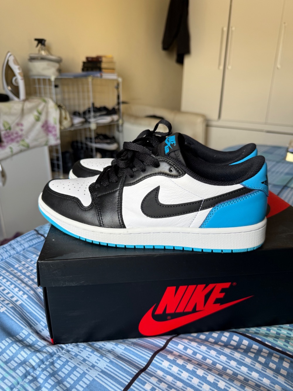 Air Jordan 1 Low OG UNC — 40.5, Usado