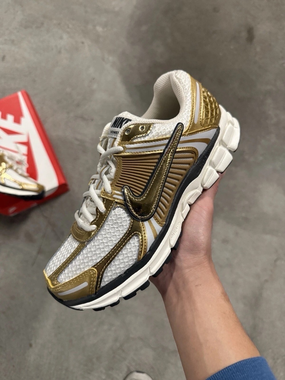 Nike Zoom Vomero 5 Metallic Gold — 40 / 40.5 / 41 / 42 / 42.5, Novo
