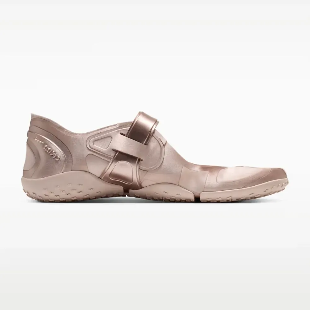 SKIMS x Nike Rift Satin Silt Red foto 3