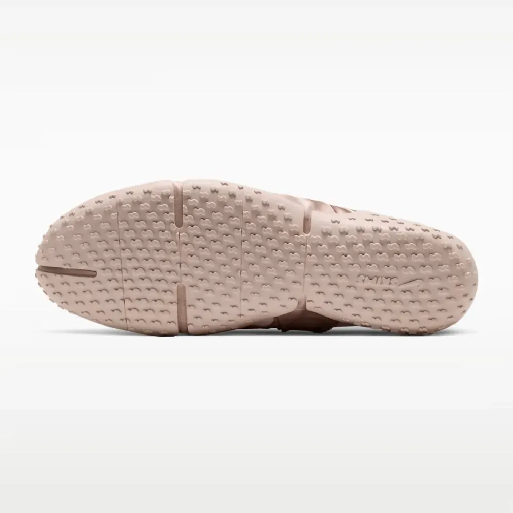 SKIMS x Nike Rift Satin Silt Red foto 5