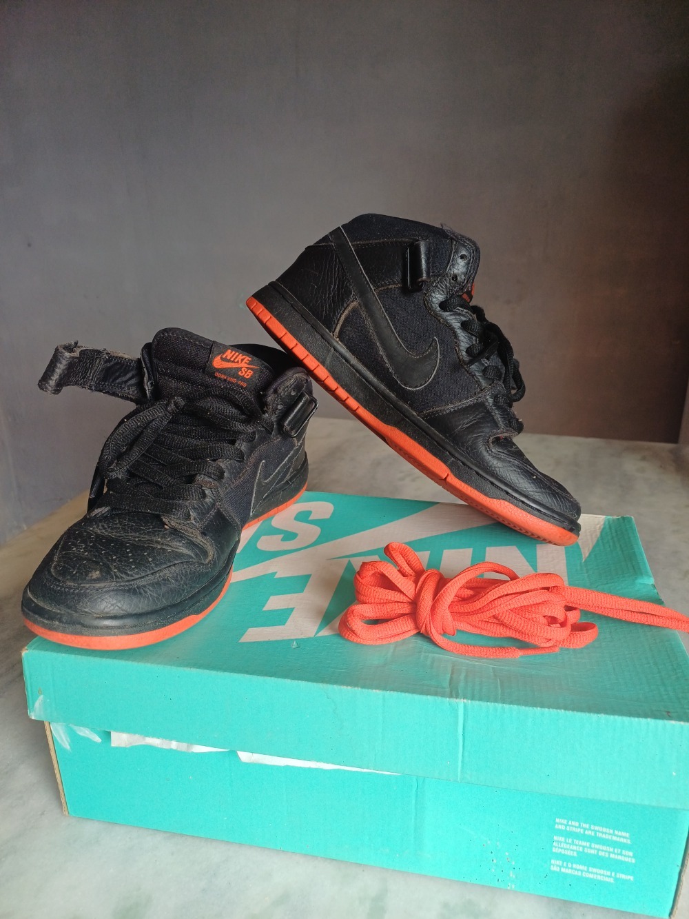 Nike SB Dunk Mid Halloween