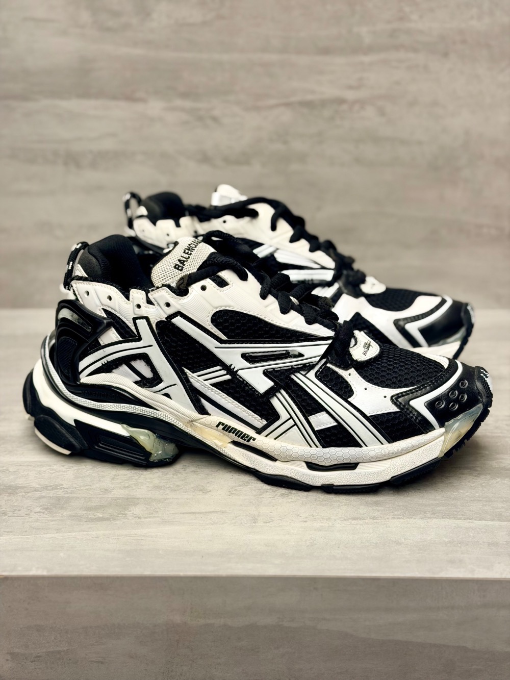 Balenciaga Runner Black White — 43, Usado