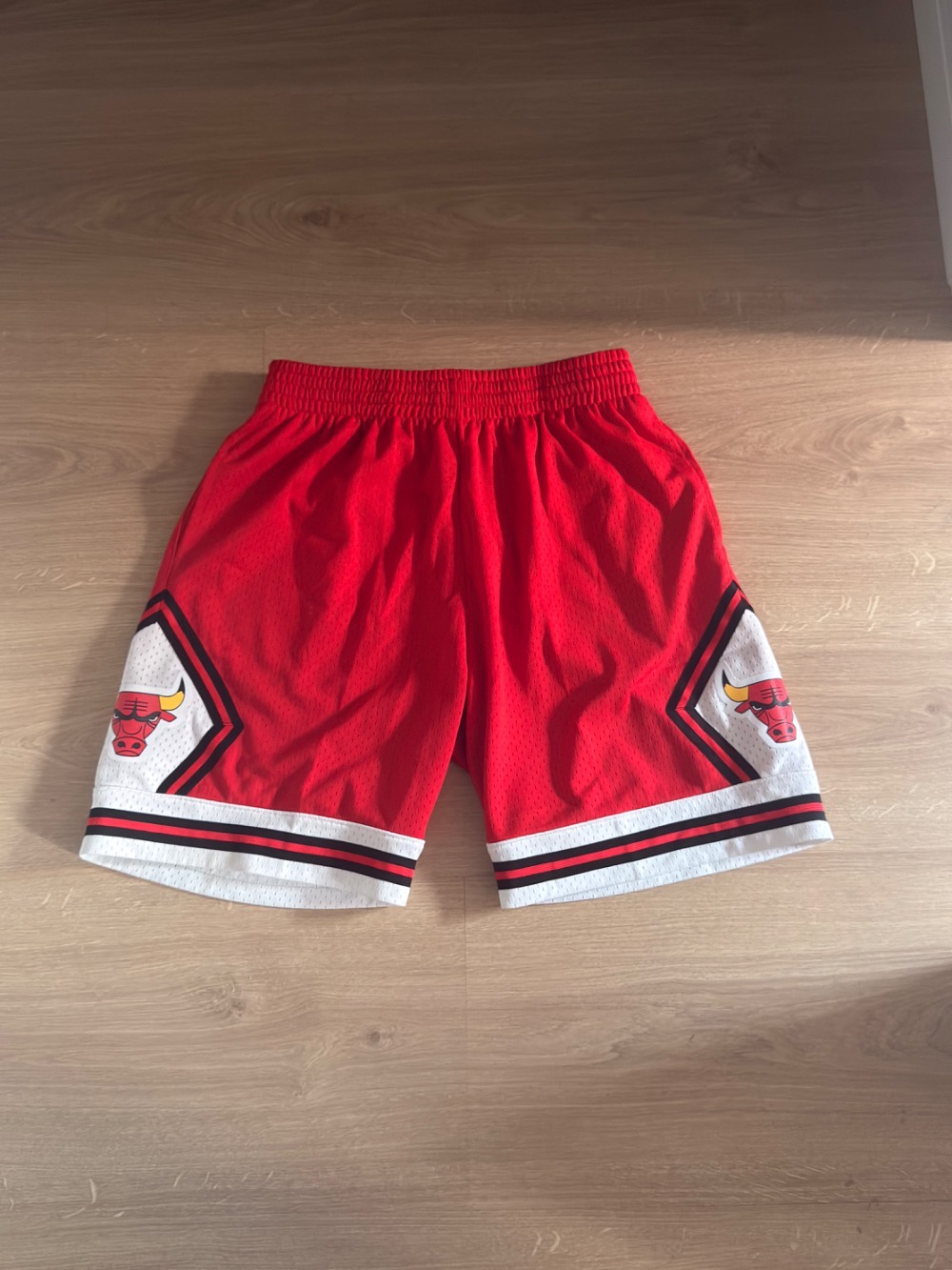 Bermuda Mitchell & Ness Bulls