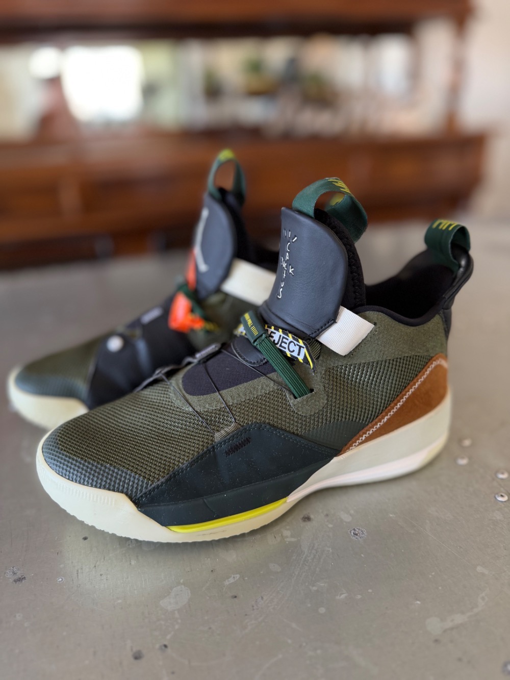 Travis Scott x Air Jordan 33 NRG Army Olive — 42, Usado