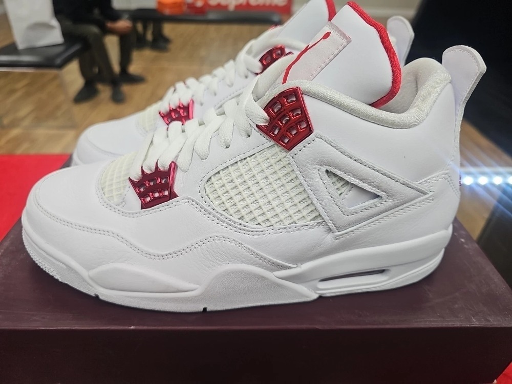 Air Jordan 4 Retro Metallic Red — 39, Novo