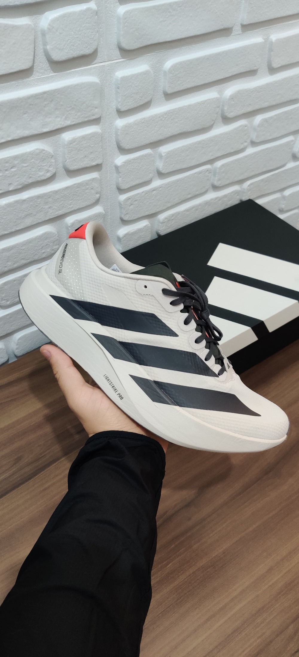 Audi x adidas Adizero Evo SL Chalk Pearl Utility Black — 42, Novo