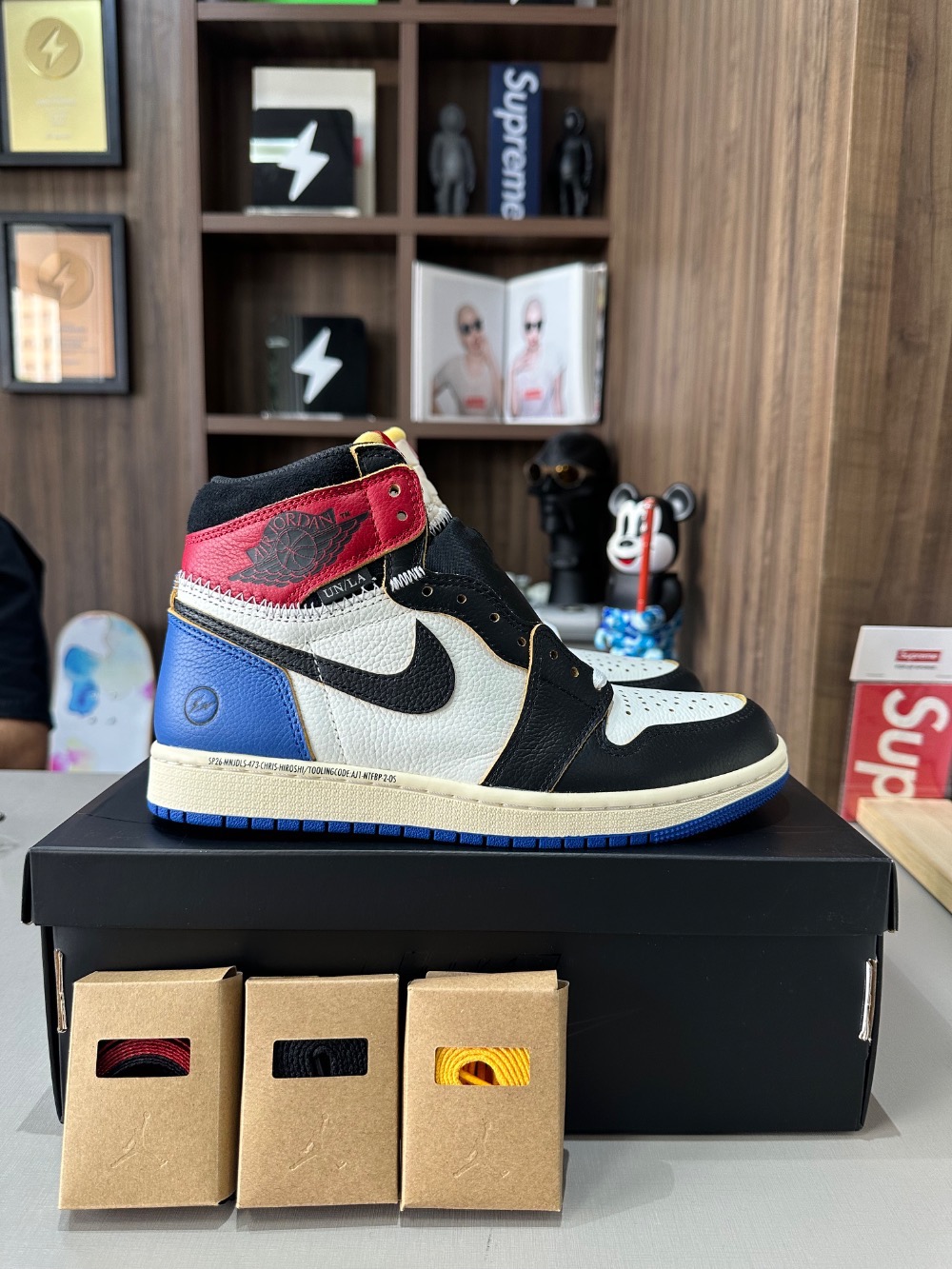 Union LA x Fragment x Air Jordan 1 Retro High OG SP Varsity Red Sport Royal — 46, Novo