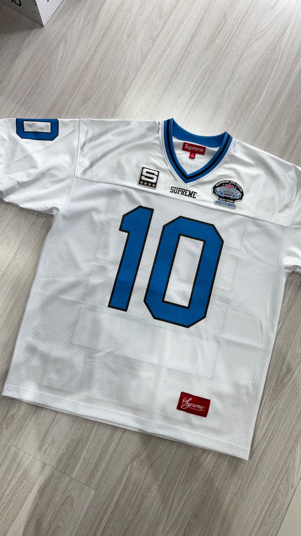Camiseta Supreme Find God Football White SS26-W1 — P / M / G, Novo