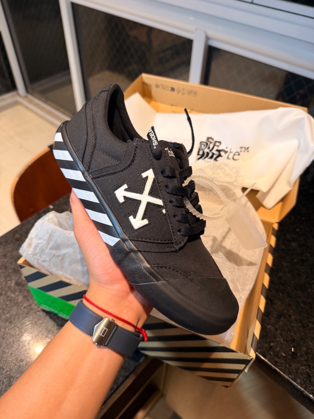 Off-White Vulcanized Low Black